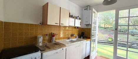 Réfrigérateur, micro-ondes, four, lave-vaisselle