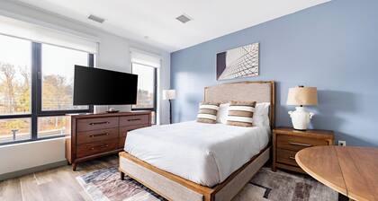 Landing | Modern Studio, Pool, Gym