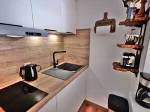 Fridge, microwave, dishwasher, coffee/tea maker