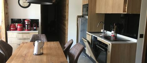 Réfrigérateur, micro-ondes, lave-vaisselle