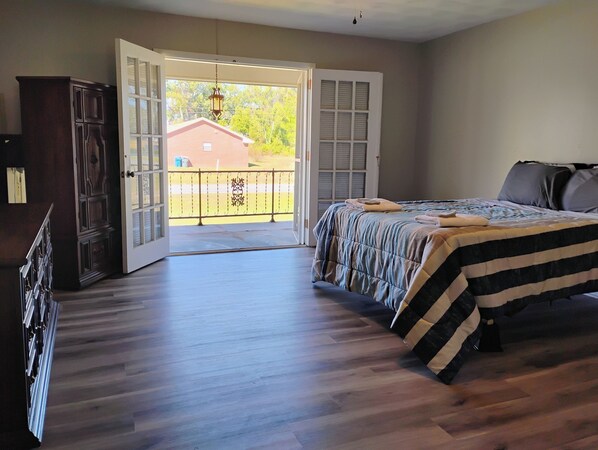 4 chambres, fer et planche à repasser, Wi-Fi, draps fournis