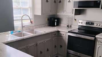 Micro-ondas, fogão, cooktop, lava-louças