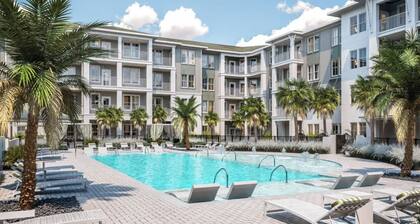 Landing | Stylish 2BD, Pool