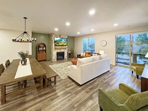 Smart TV, fireplace