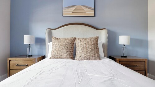 Landing | Amazing 2BD, Tennis Court, Yoga Studio