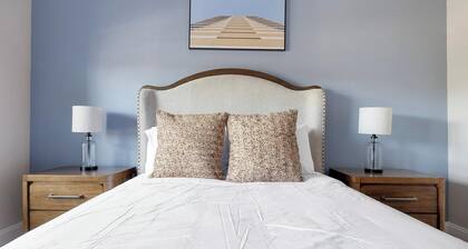 Landing | Amazing 2BD, Tennis Court, Yoga Studio