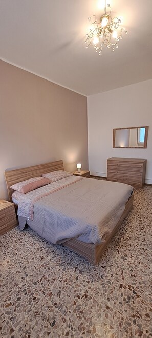 1 chambre, fer et planche Ă repasser, Wi-Fi, draps fournis