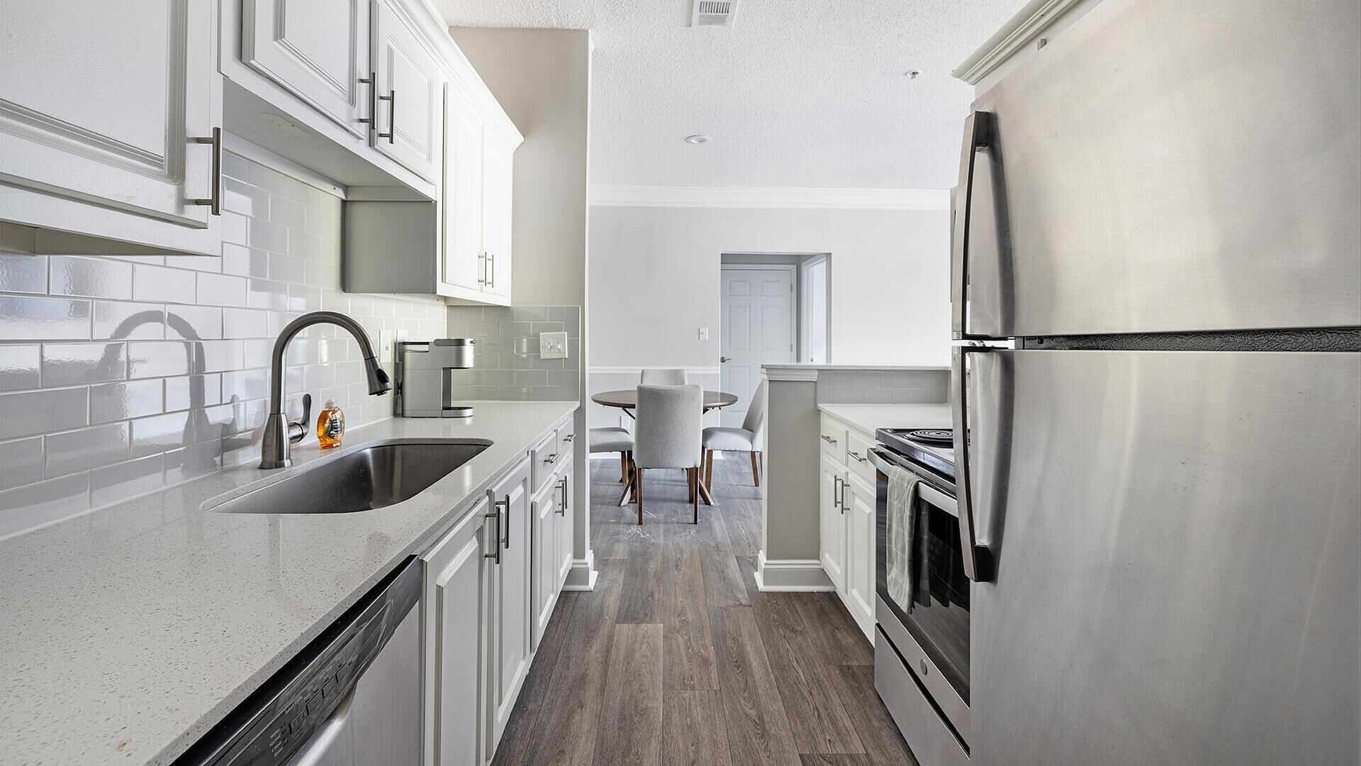 Kühlschrank, Esstisch