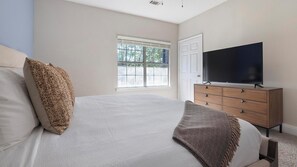 2 bedrooms, desk, iron/ironing board, WiFi