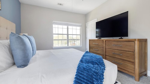 Landing | Stylish 2BD, Gym, Tennis Court