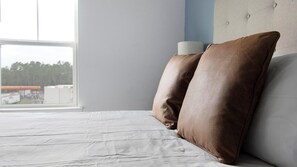 Desk, iron/ironing board, WiFi, bed sheets - Landing | Incredible 2BD, Clubhouse, Gym (Jacksonville)