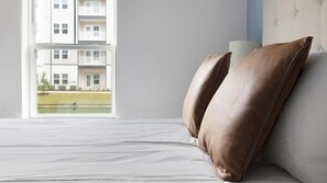 Desk, iron/ironing board, WiFi, bed sheets - Landing | Amazing 1BD, Clubhouse, Gym (Jacksonville)
