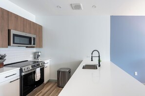 Refrigerador y comedor 