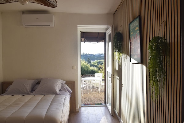 2 soverom, strykejern/-brett, internettilgang og sengetøy