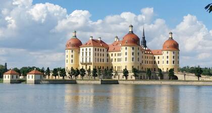schönes Ferienhaus in unmittelbarer Nähe v. Altkötzschenbroda, Stellplatz a.Haus