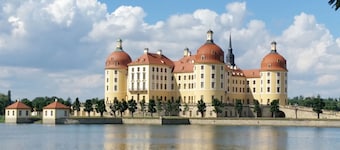 Beautiful vacation home in the immediate vicinity of v. Altkötzschenbroda, parking space at the house