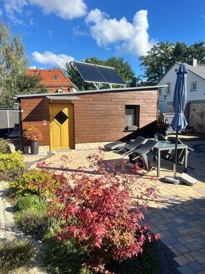 Outdoor dining - Beautiful vacation home in the immediate vicinity of v. Altkötzschenbroda, parking space at the house (Radebeul)