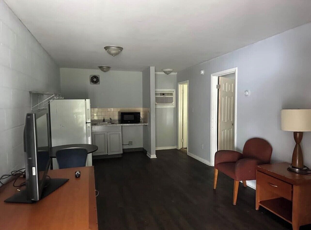 40-inch TV with cable channels