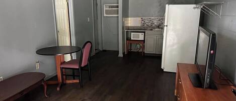 40-inch TV with cable channels