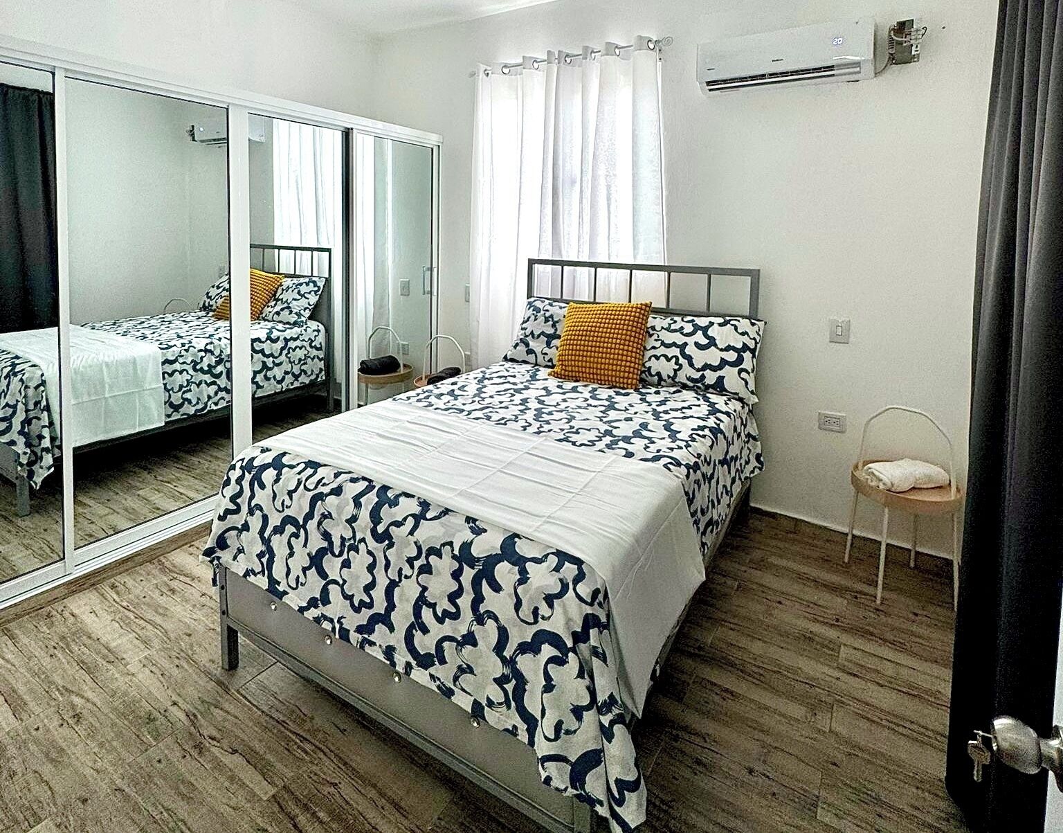 1 室のベッドルーム、WiFi (無料)、ベッドシーツ