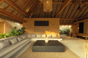 Lobby sitting area - Casa Yute Boutique Hotel Playa Aragon (Santa María Tonameca)