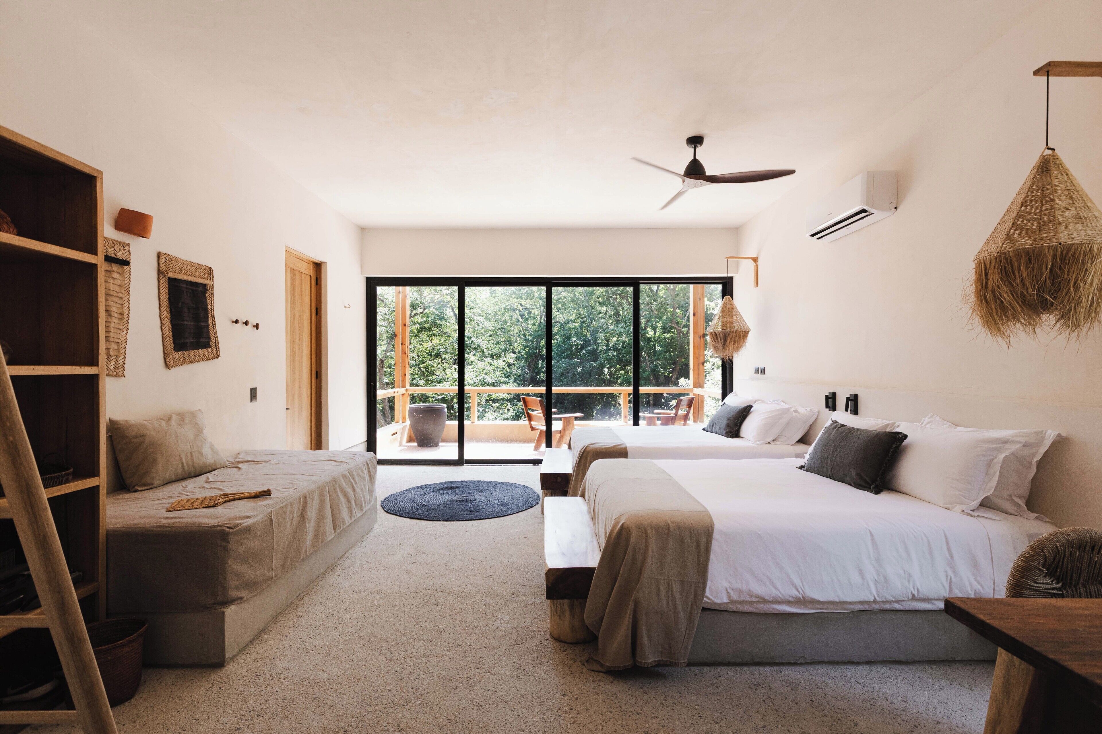 Junior-sviitti | Tallelokero huoneessa, ilmainen Wi-Fi