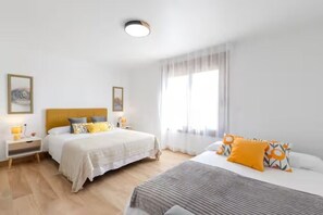 6 bedrooms, iron/ironing board, internet, bed sheets