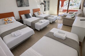 6 bedrooms, iron/ironing board, internet, bed sheets - -Nuevo Anuncio- Bádminton Villa & Sea Views (Finestrat)