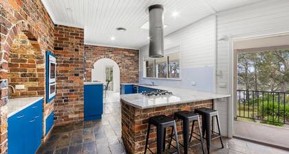 Island Retreat – pet friendly with swimming pool