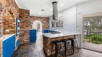 Island Retreat – pet friendly with swimming pool