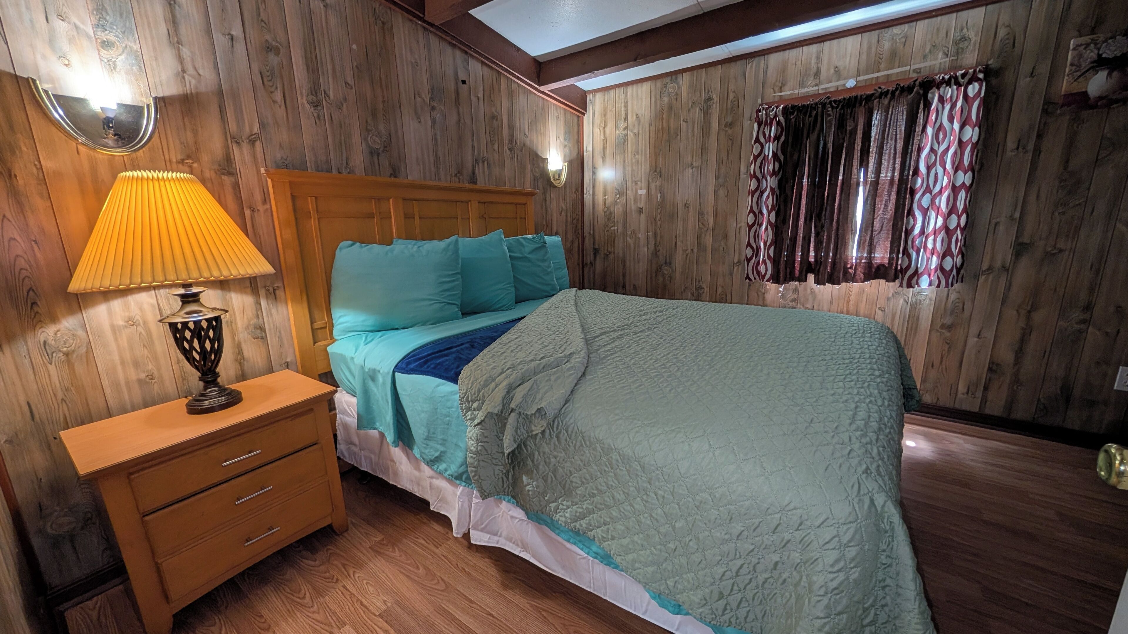 2 bedrooms, bed sheets