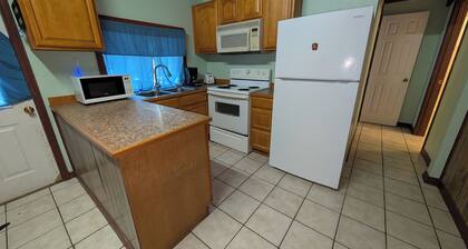 Pet friendly Lakeview cabin with fishing area near Coushatta La.