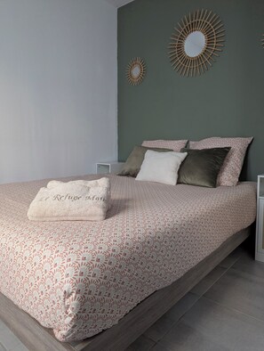 1 dormitorio, tabla de planchar con plancha, wifi gratis y ropa de cama