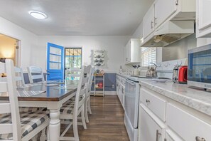 Microondas, horno, parrilla de estufa y lavavajillas 