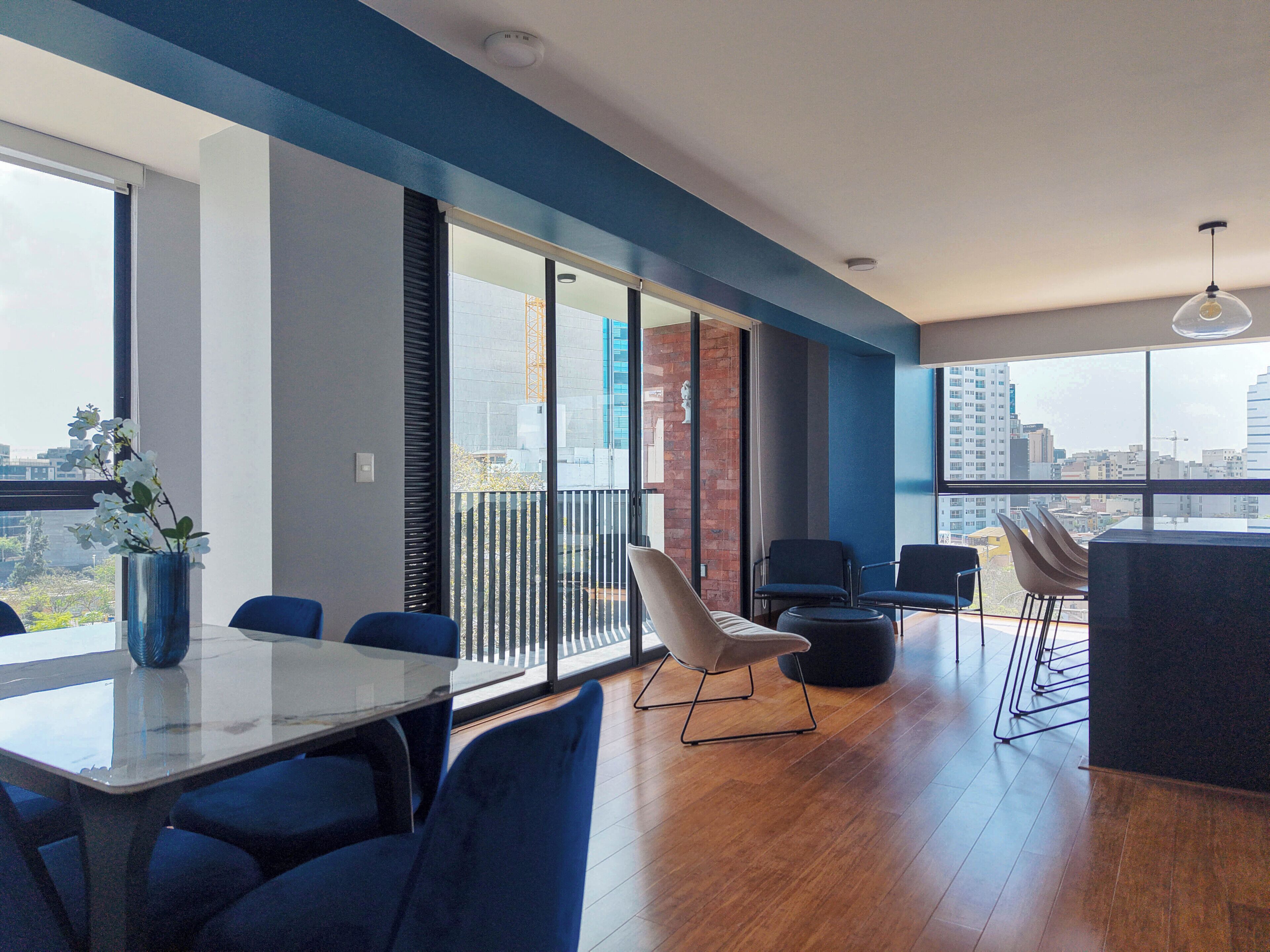 المنشأة من الداخل