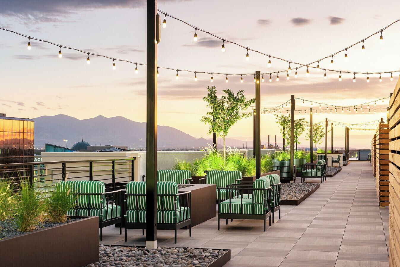 تناول الطعام بالخارج