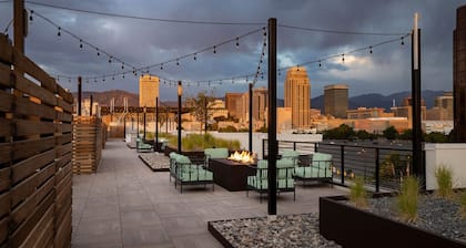 2 King 2-bedroom near Convention Center - Garage Parking