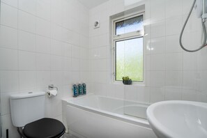 Hair dryer - Cosy 2-Bed Home Near Heathrow & Windsor (Berkshire)