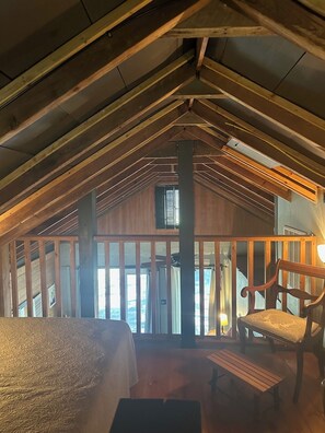 1 bedroom, iron/ironing board, internet, bed sheets - Cute studio with loft in charming Trussville (Trussville)
