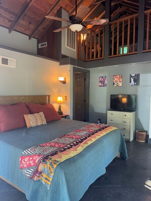 1 bedroom, iron/ironing board, internet, bed sheets - Cute studio with loft in charming Trussville (Trussville)