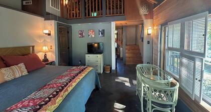 Cute studio with loft in charming Trussville