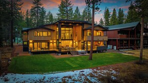 Exterior - 10 bedroom 12 bath Mega Estate on 1 acre with 25 foot ceilings (South Lake Tahoe)