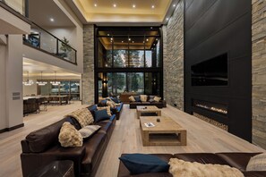 Interior - 10 bedroom 12 bath Mega Estate on 1 acre with 25 foot ceilings (South Lake Tahoe)