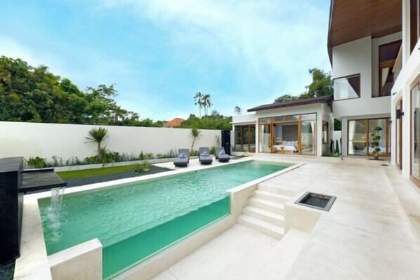 Outdoor pool - The Aurum Canggu by Nagisa Bali (Bali)