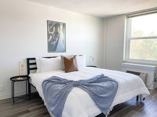 Sleepover | Charming 1BD/1BA + Gym - Cincinnati