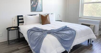 Sleepover | Charming 1BD/1BA + Gym - Cincinnati