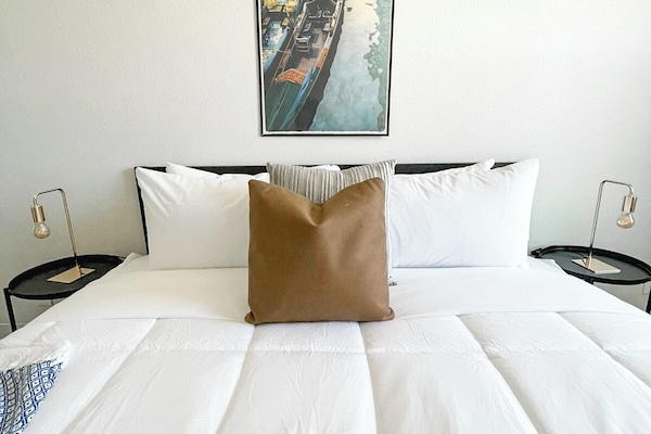 1 Schlafzimmer, Schreibtisch, BĂŒgeleisen/BĂŒgelbrett, kostenloses WLAN