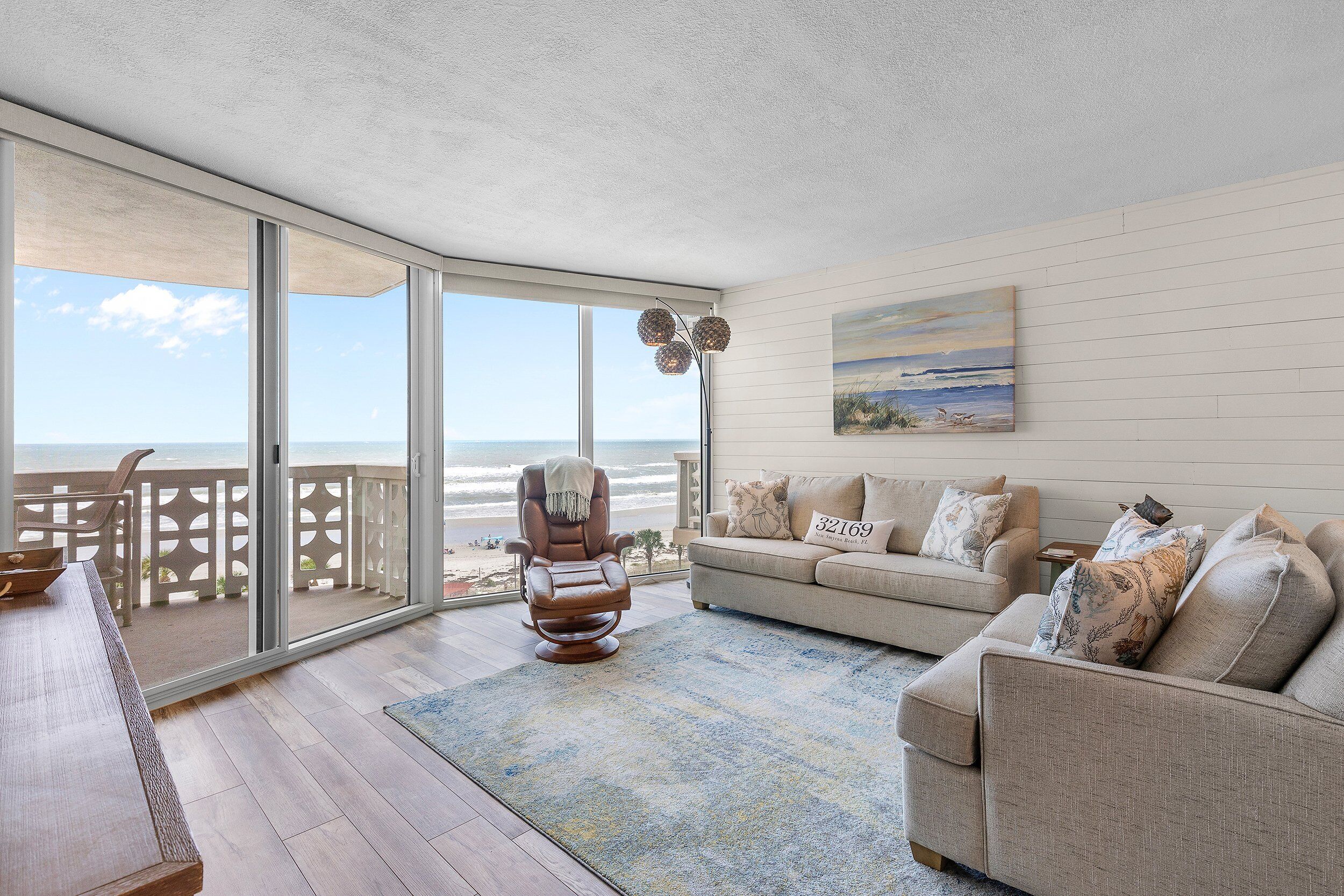 Appartement, meerdere bedden, balkon, uitzicht op oceaan (Golden Arms 602) | Woonruimte