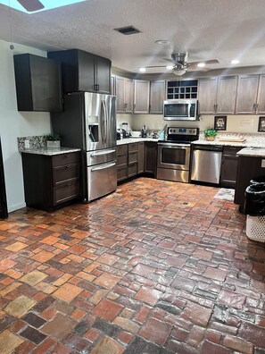 Mikrobølgeovn, ovn, kogeplade, opvaskemaskine