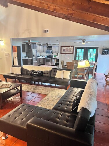 Refuge Home, Jacuzzi & Heated Pool 35 min Orlando.